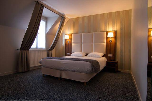 Logis Hotel Du Chateau Комбург Екстериор снимка
