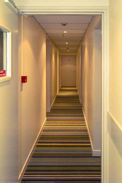 Logis Hotel Du Chateau Комбург Екстериор снимка