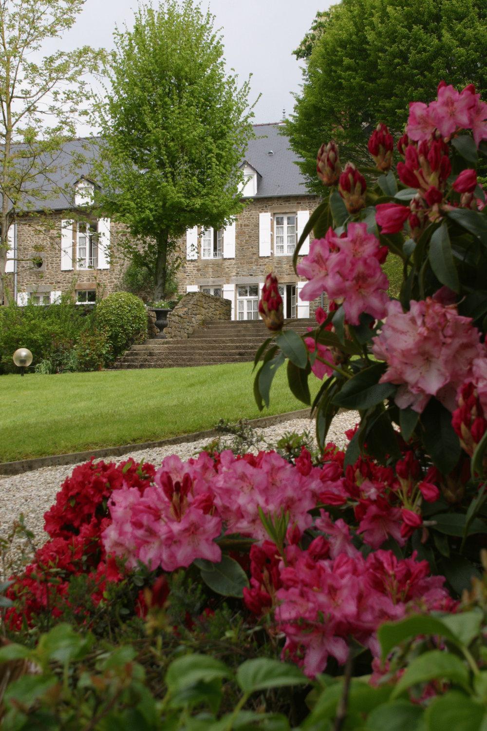 Logis Hotel Du Chateau Комбург Ресторант снимка