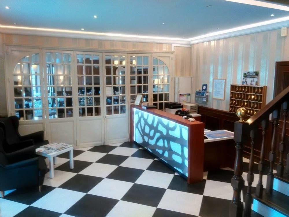 Logis Hotel Du Chateau Комбург Екстериор снимка