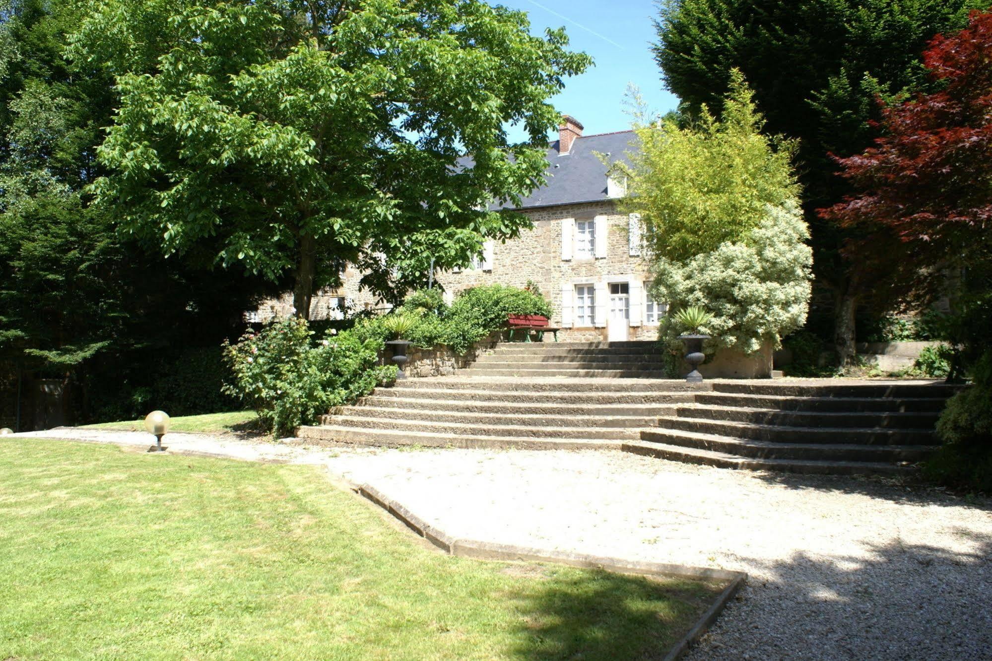 Logis Hotel Du Chateau Комбург Екстериор снимка